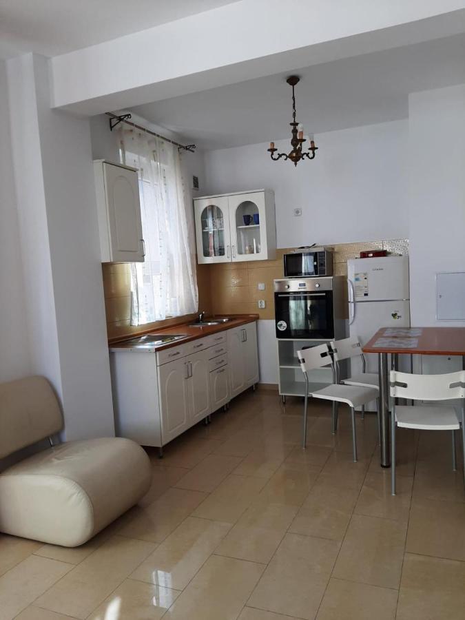 Arad Chic Apartament Uta Exterior photo